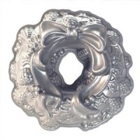 Nordic Ware Cast Aluminium Christmas Wreath Bundt Pan